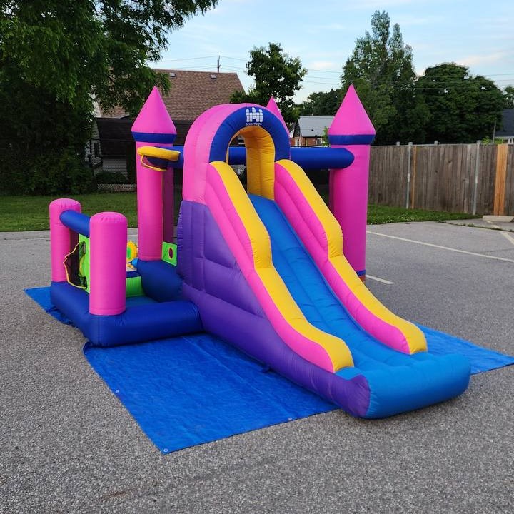 Bouncy Castle - Magic Castle